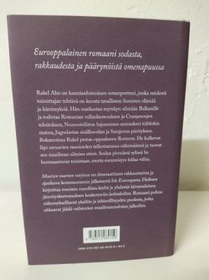 Kultaisten vuorten varjossa - Etäisyys ja Läheisyys Aikaansa Edeltävässä Taiteessa